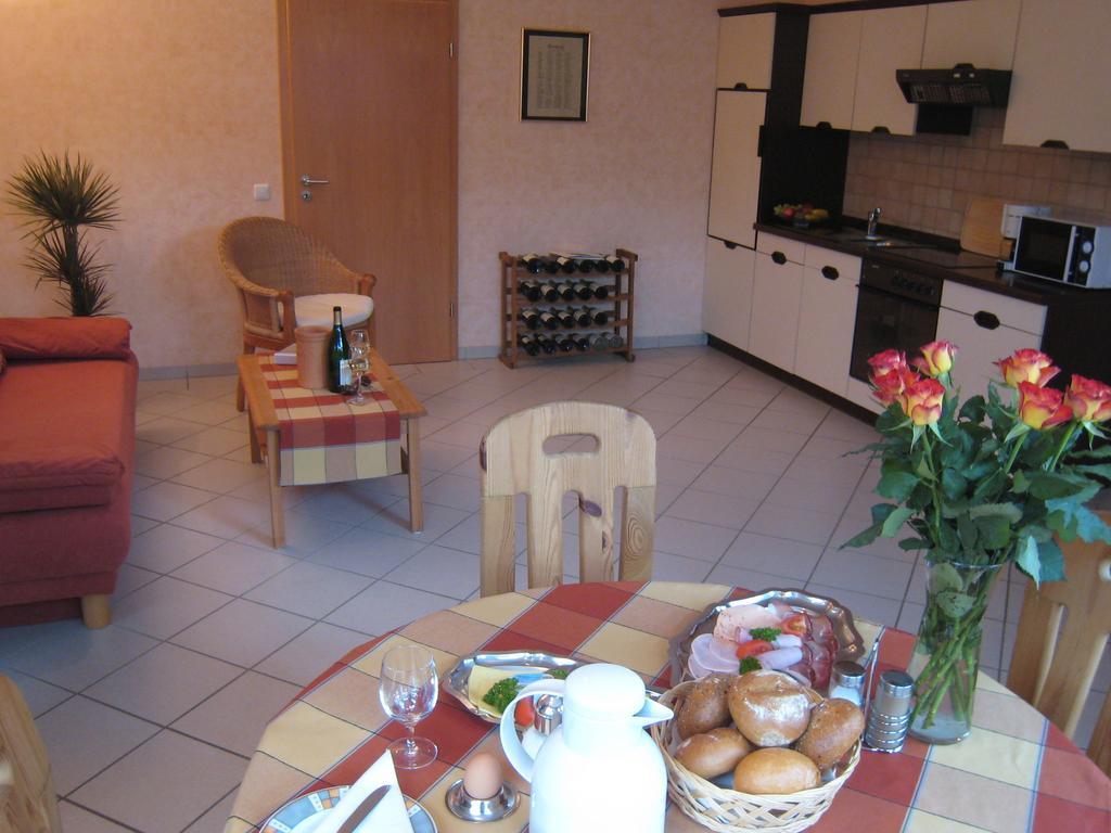 Sch Ne Wohnung In Der Moselregion 킨하임 외부 사진